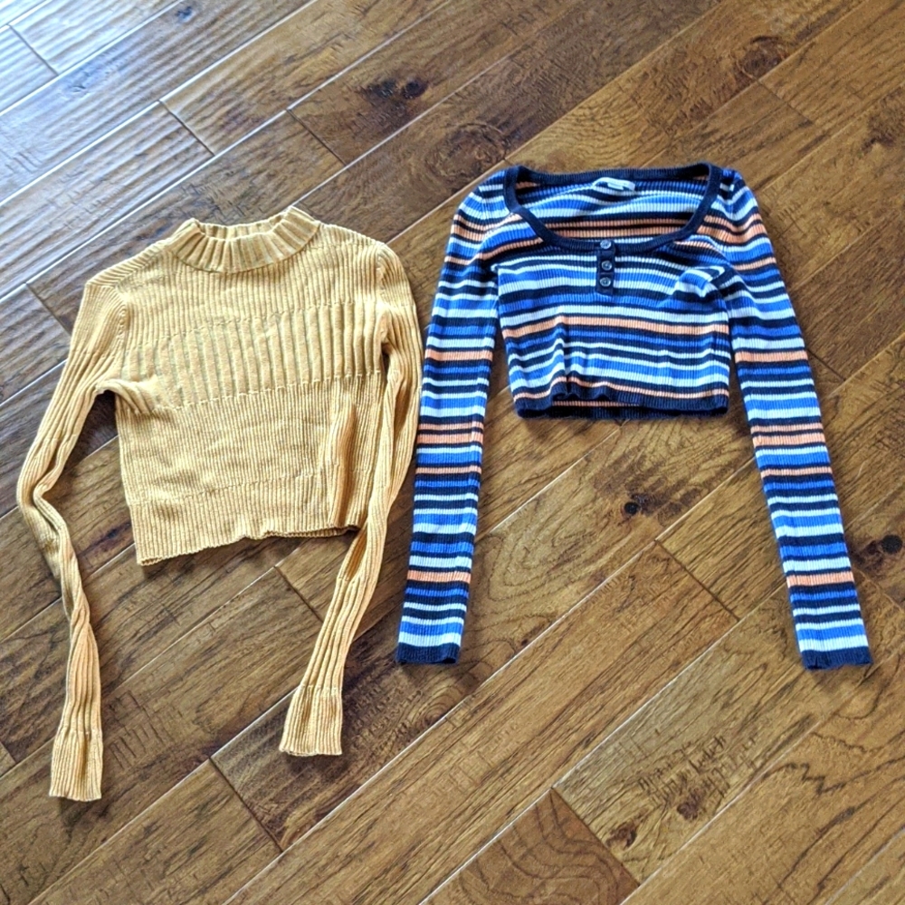 Lot (2) American Eagle sweaters